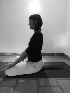 Comment bien s'assoir en yoga ?